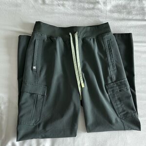 FIGS Bonsai Ukwala High-Waisted Cargo Scrub Pant size M
